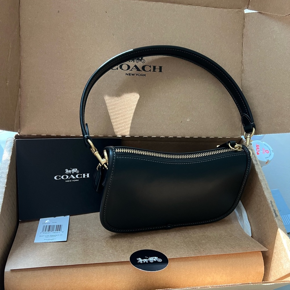 Brand New Coach Swinger 20